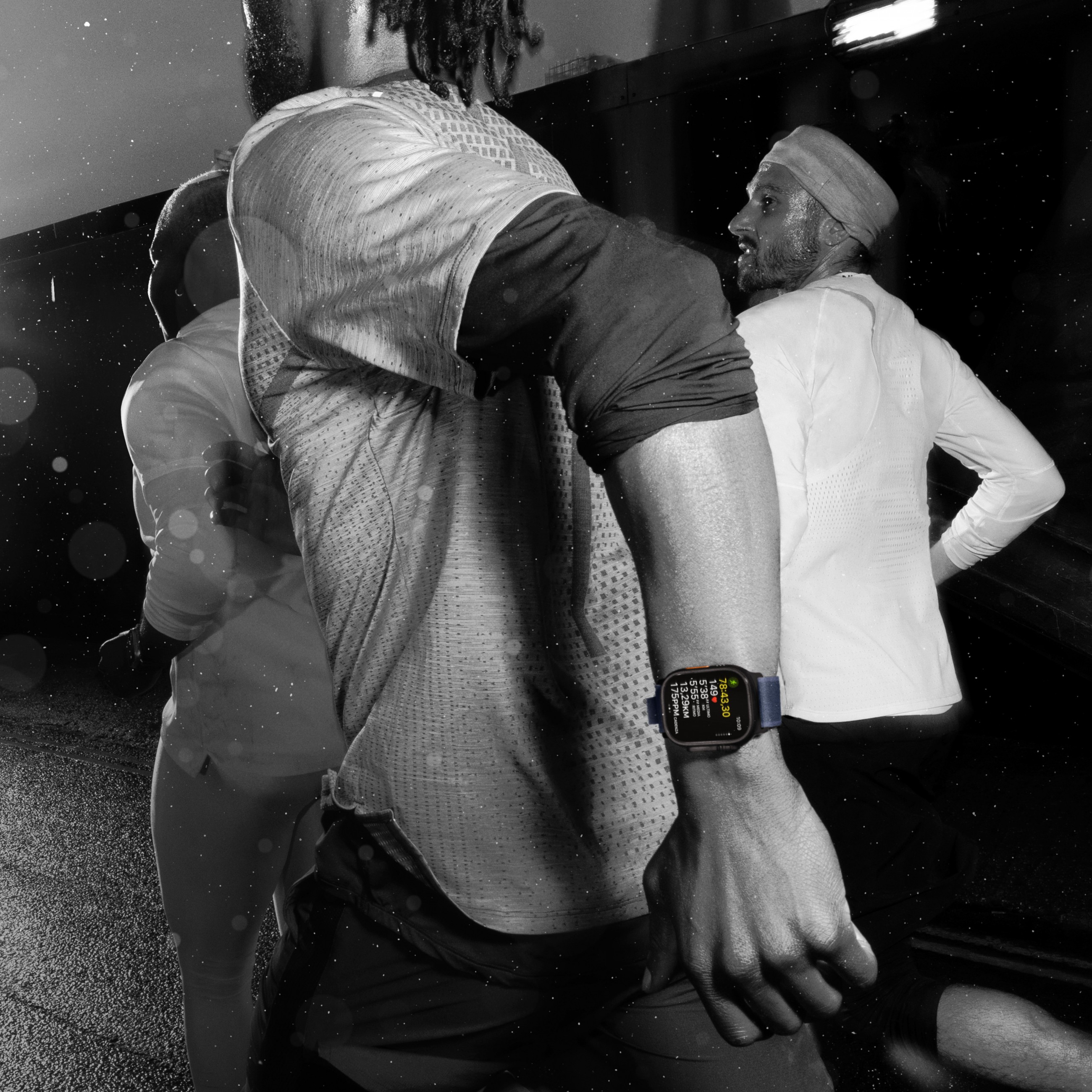 Apple Watch Ultra 2 49 mm (GPS + Cellular) Alpine Loop Medium  dunkelgrün, schwarz