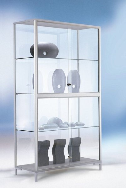 Image Standvitrine 1500 Dekor Silber mit vollverglastem Vitrinenteil