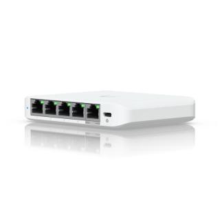 UBIQUITI NETWORKS Compact, 5-port 2.5G switch
