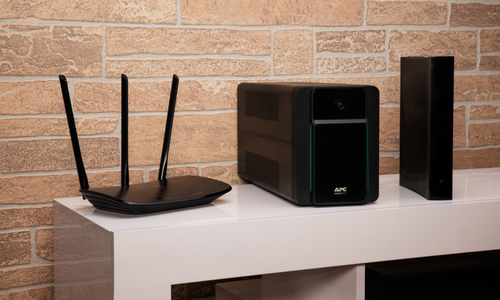 Image APC_Back-UPS_2200VA_230V_IEC_img2_3711508.jpg Image