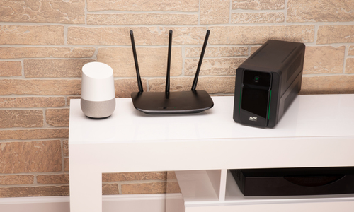 Image APC_Back-UPS_950VA_230V_AVR_IEC_Sockets_img1_3711505.jpg Image