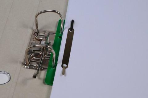 Heftstreifen kurz Kunstst. grün mit Metalldeckleiste
