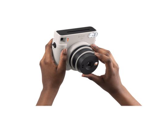 Image FUJIFILM_Instax_SQ1_Sofortbildkamera_Wei_img6_4111533.jpg Image