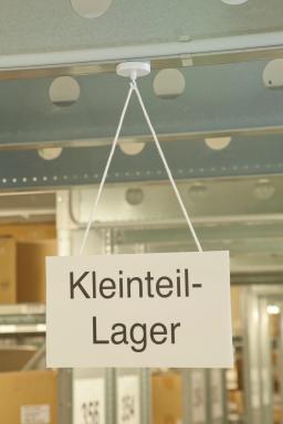 Image MAGNETOPLAN_52625_Wandhalterung_Indoor_Universalhaken_img2_3868697.jpg Image