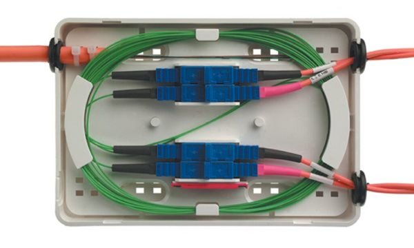 TELEGÄRTNER Micro-Spleißbox, 4 x SC Duplex Kupplung mit Keramikhülse, kann an d