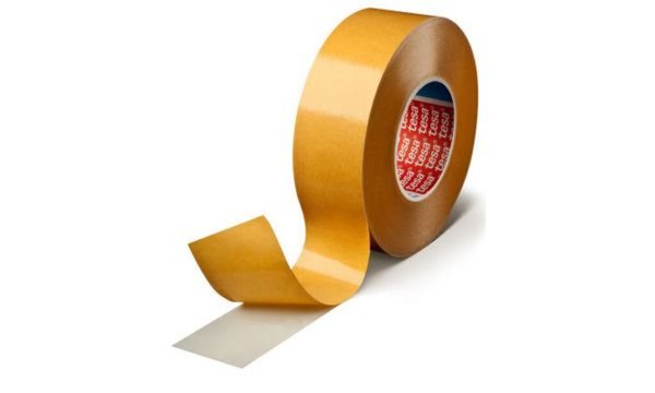 TESA fix doppelseitiges Klebeband 4970, 30 mm x 50 m PVC-Klebeband mit Acrylatk