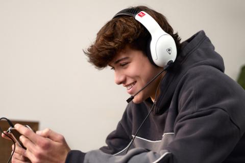 Image ea08dce53fb3f9f0d06110d2bf4cc94a0580d38c.jpg Image